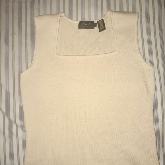 Super cute top! Perfect for summer! - Picture 2 of 2